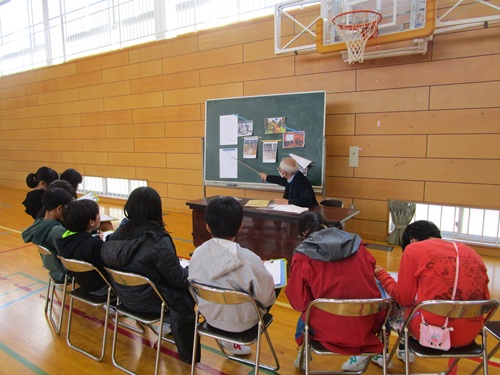 一宮西小6年生　講師２.JPG