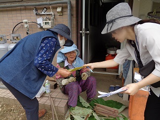 新井原民生委員と.JPG